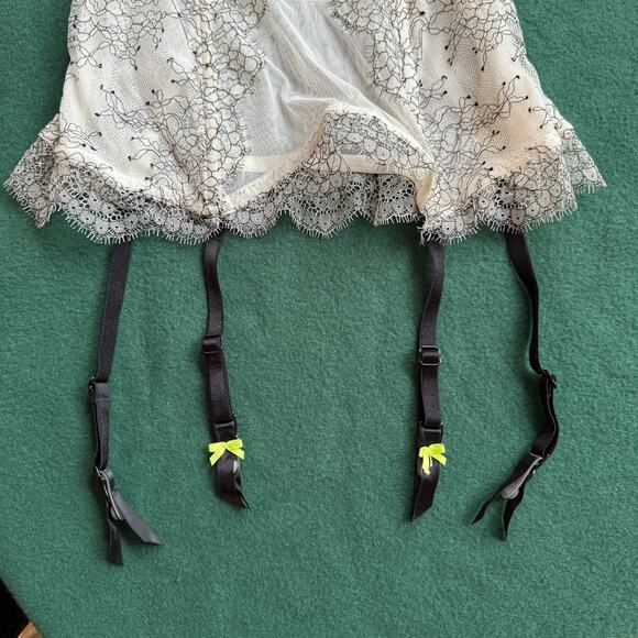 nwt Victoria’s Secret Lace Corset Top Ivory Black Lace Neon Bows (34B) Small - Picture 5 of 10